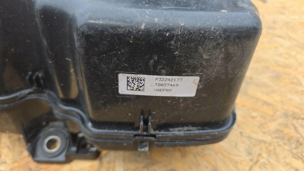 Volvo AdBlue Tank 32242177 Gebruikt image 10