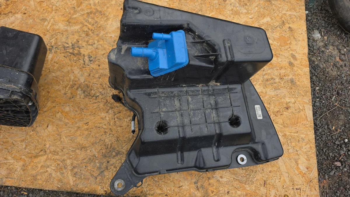 Audi A4 B9 Pompe AdBlue 8W0131969L image 2