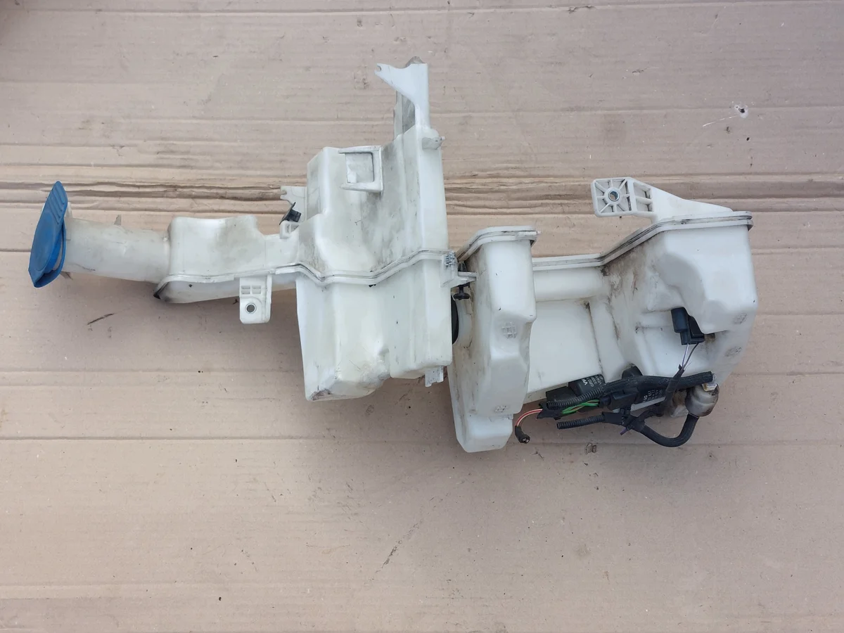 Washer Fluid Reservoir VW Passat B7 Used