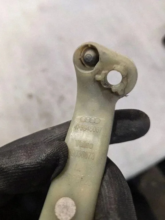 Audi A6 C6 4F Suporte Farol Traseiro Usado image 3