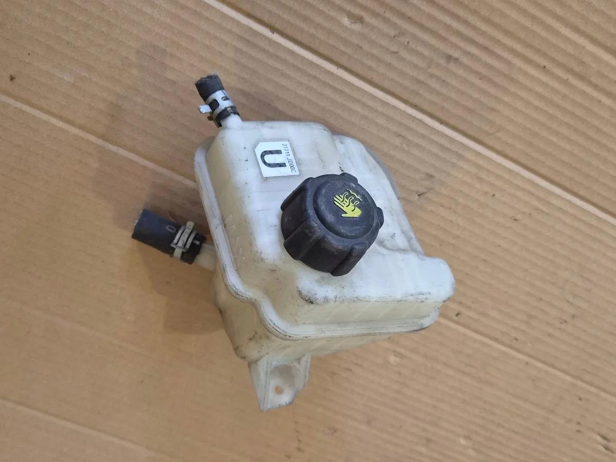Nissan Qashqai 06-13 Expansion Tank 1.6 Benz.