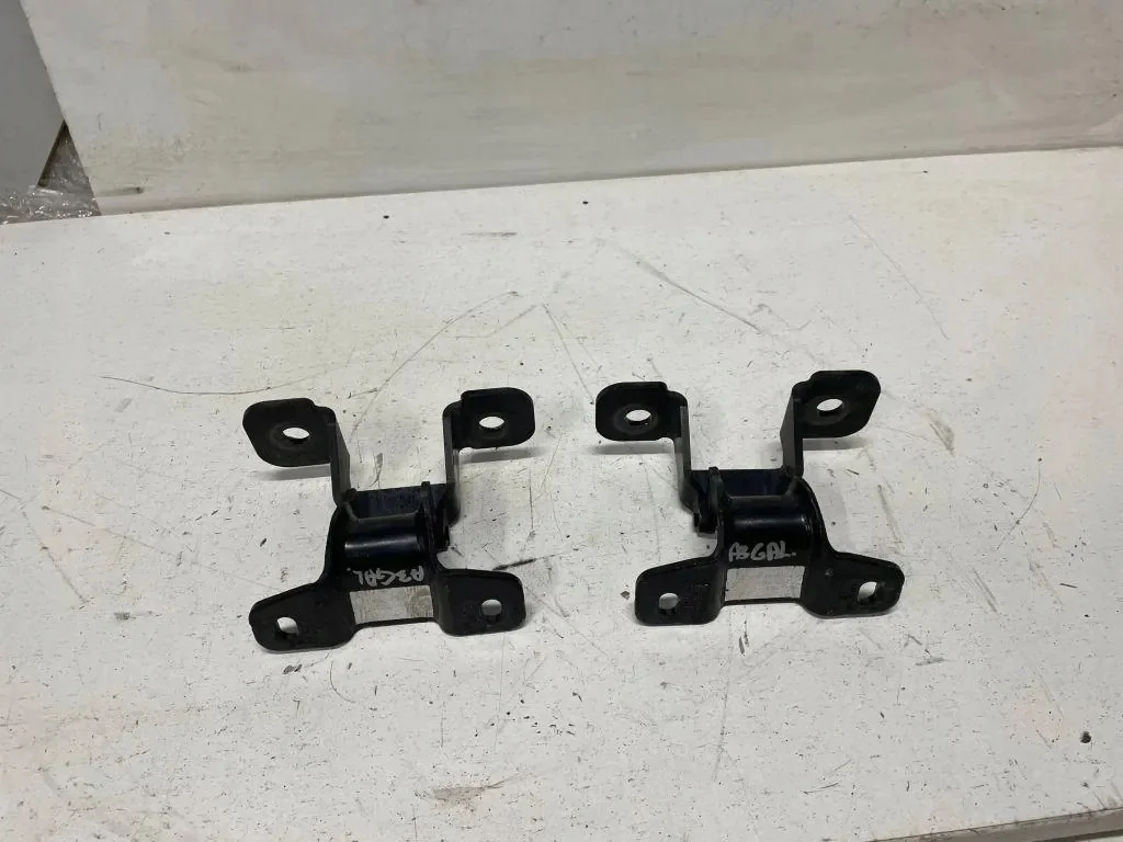 Audi A3 8V Cabrio Tailgate Hinge Left 8V7825307 image 4