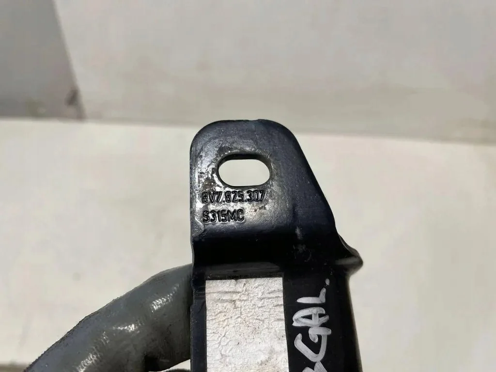 Audi A3 8V Cabrio Tailgate Hinge Left 8V7825307 image 8
