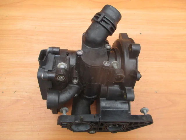 Boîtier de thermostat 06L121111F pour VAG image 4