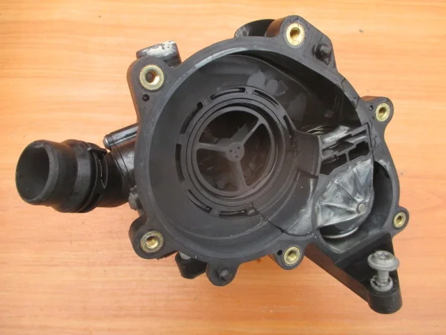 Boîtier de thermostat 06L121111F pour VAG image 9