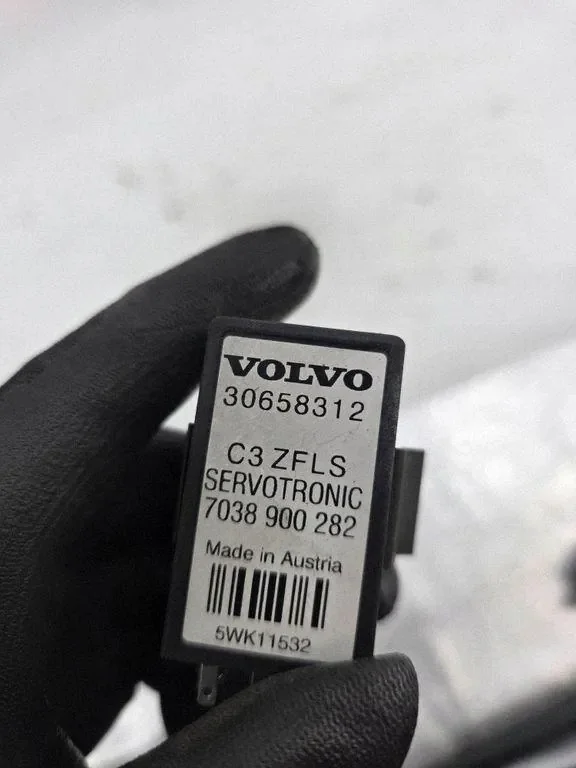 Relé Volvo XC90 I 30658312 Usado image 3