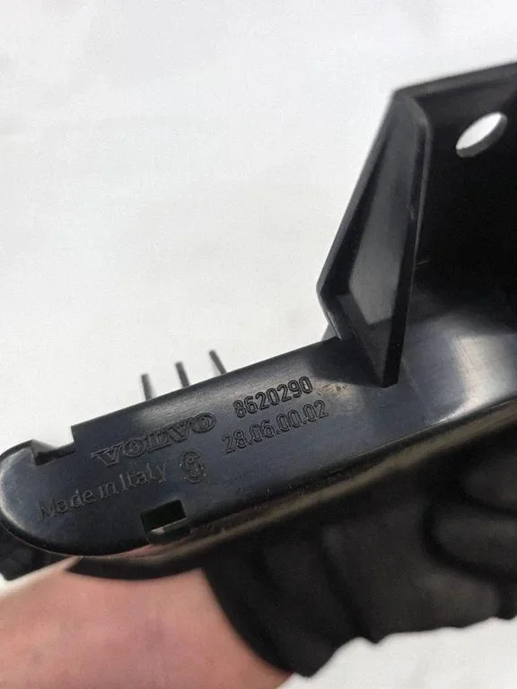 2004 Volvo V50 Third Brake Light 28060002 image 3