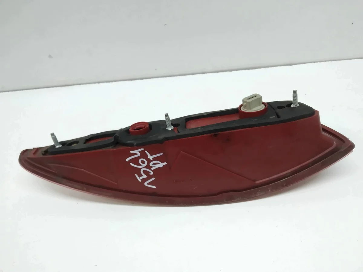 Luz trasera derecha Alfa Romeo GT I image 4