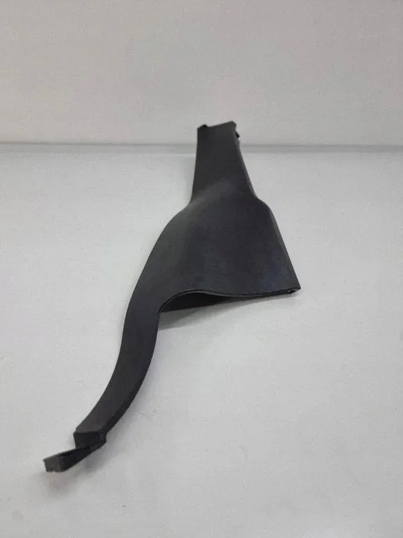 Range Rover Evoque C-Pillar Trim Right BJ3231070A image 4