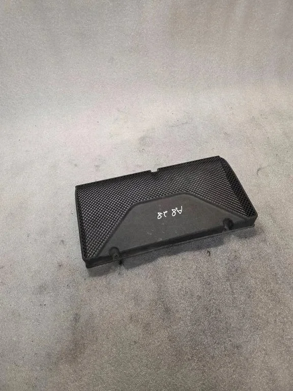 Pièce compartiment moteur Audi A8 D2 4D0819408