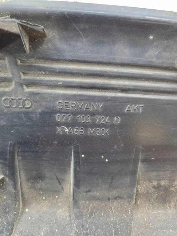 Audi A8 S8 D2 Engine Cover 077103724D image 4