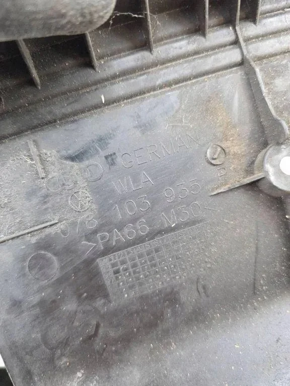 Audi A4 B5 Engine Cover 078103935 image 4