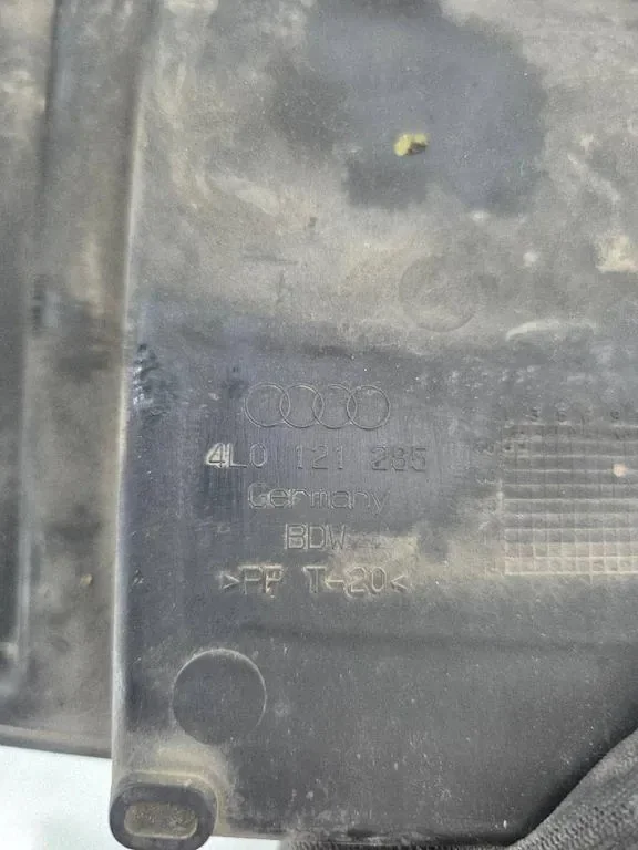 Audi Q7 4L Upper Radiator Support Used image 5