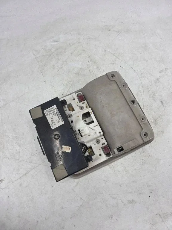 Lampe de plafond Chrysler Pacifica 05096156AA image 3