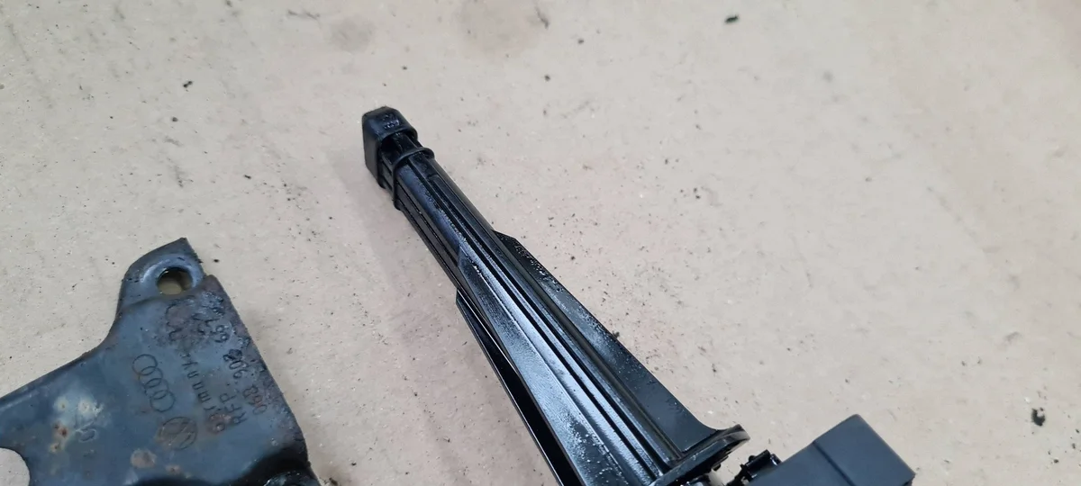 Sensor Nivel Aceite Audi 2.0 TDI 03L907660 image 4