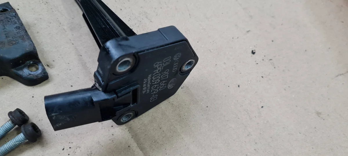 Sensor Nivel Aceite Audi 2.0 TDI 03L907660 image 5