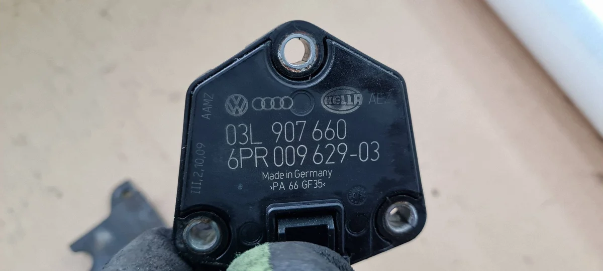Sensor Nivel Aceite Audi 2.0 TDI 03L907660 image 6