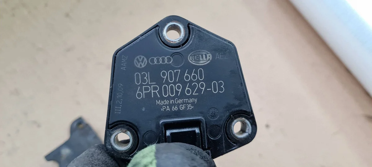 Sensor Nivel Aceite Audi 2.0 TDI 03L907660 image 7