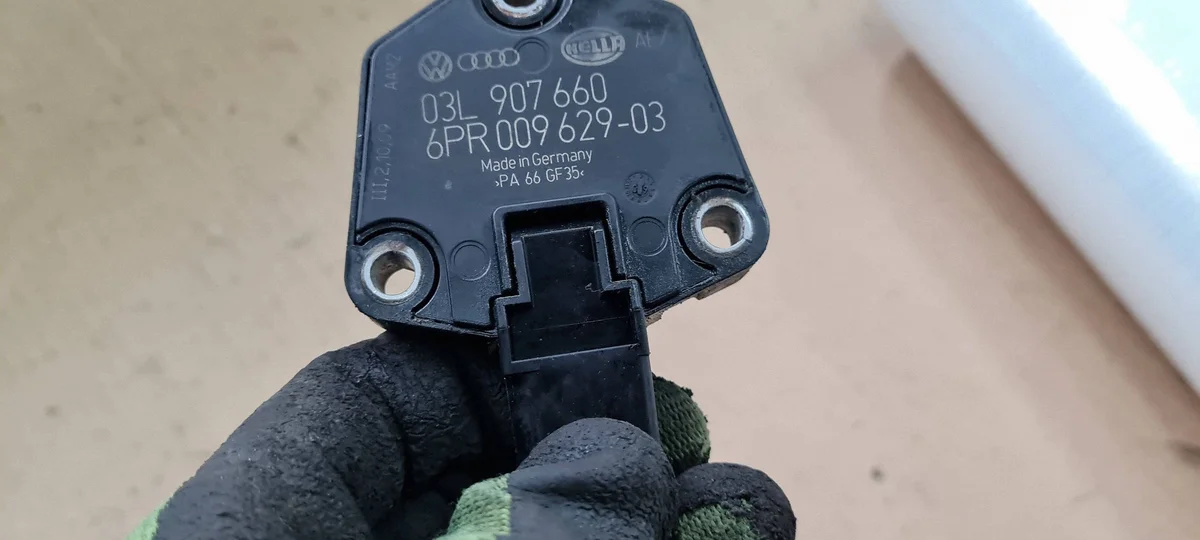 Sensor Nivel Aceite Audi 2.0 TDI 03L907660 image 9