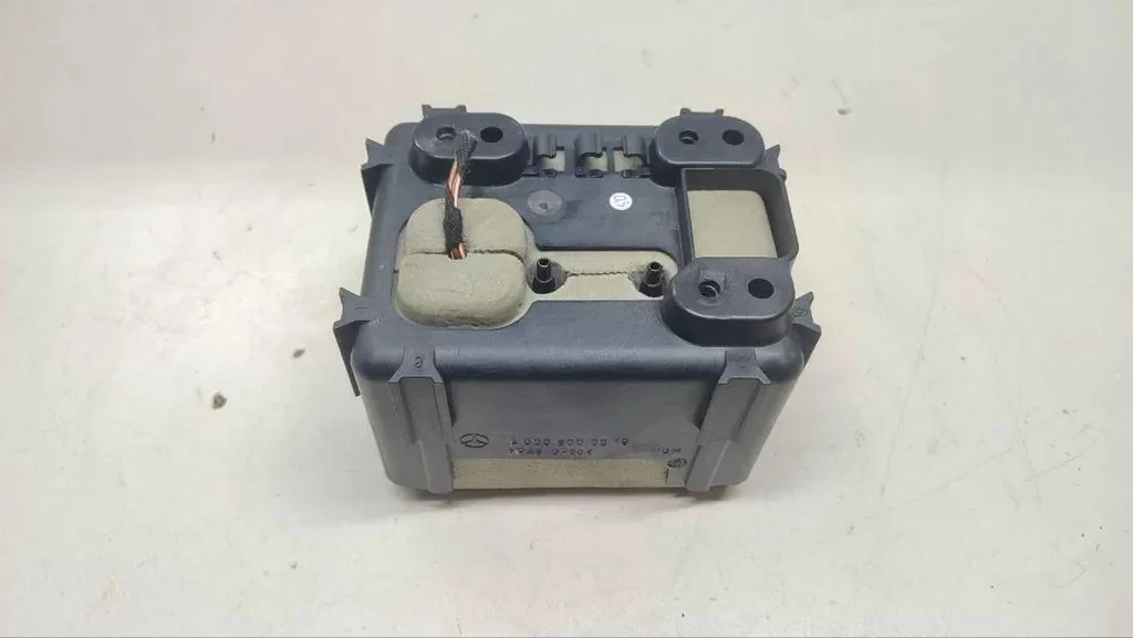 Pompa vacuum Mercedes-Benz E (W212) A0008000018
