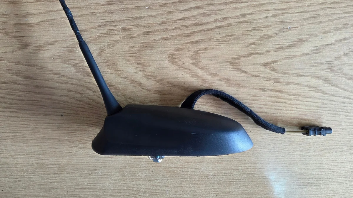 Opel Corsa E -antennin jalka, käytetty