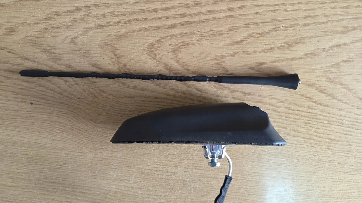 Opel Corsa E -antennin jalka, käytetty image 4