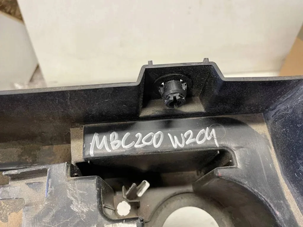Coffre Mercedes-Benz OE A2048990314 image 9