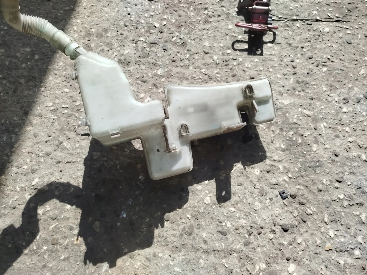 VW Touran 1T0955453C pesunestesäiliö