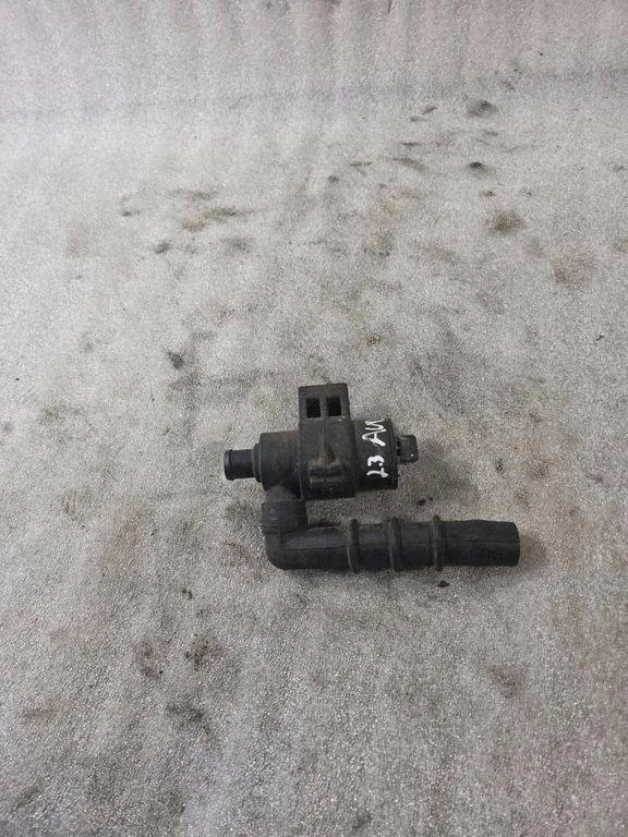 Tyhjäkäyntiventtiili Audi A6 Avant (4A, C4) 048133455