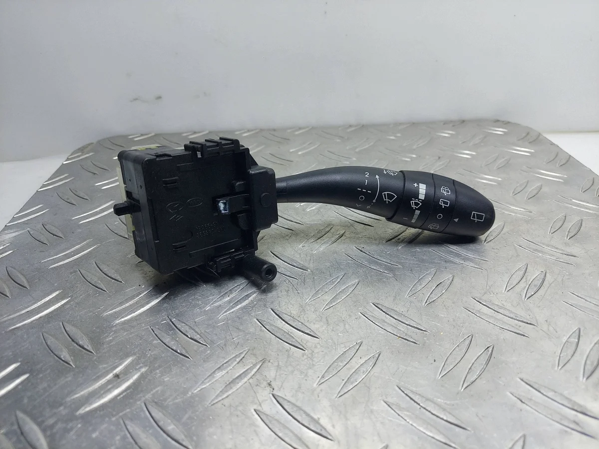 Kia Ceed pyyhkijän vivun kytkin 93420-1H201