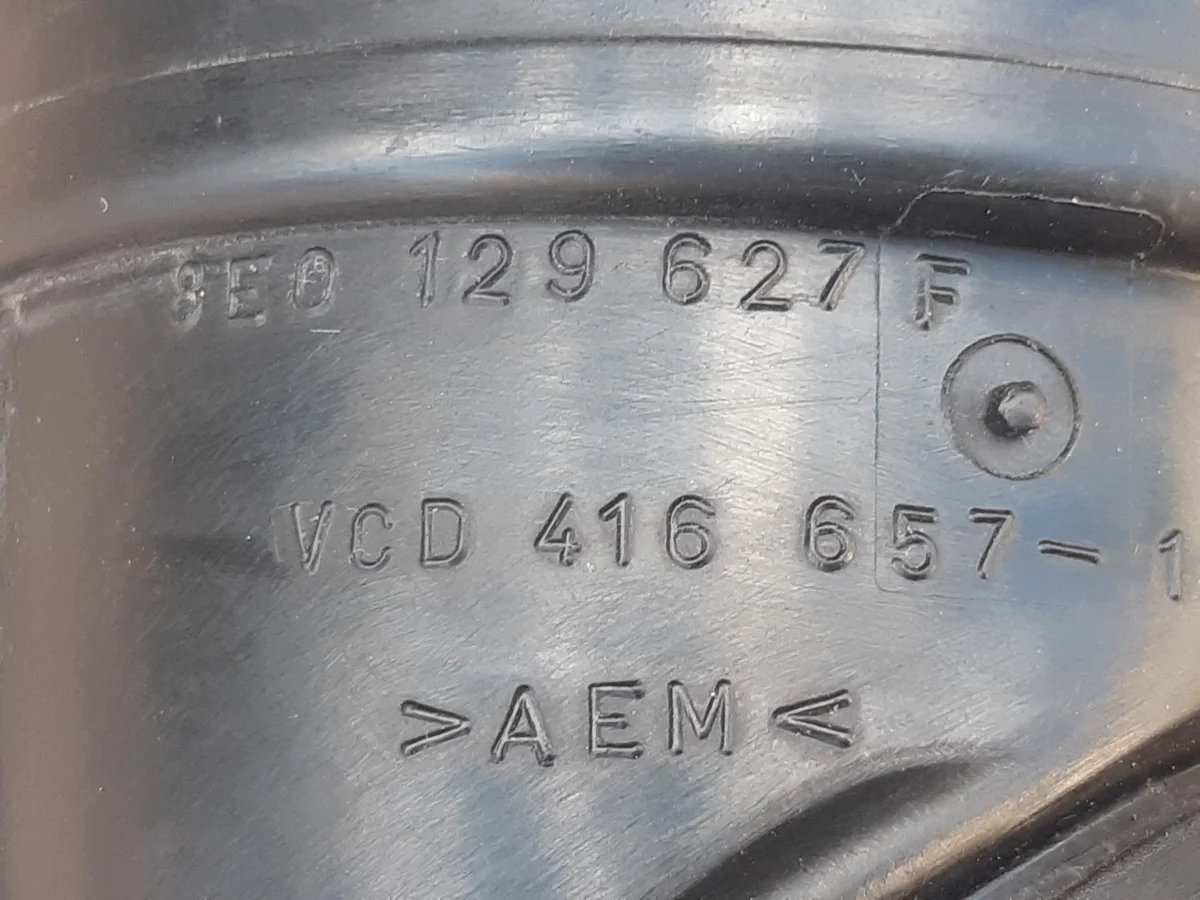 Audi A4 S4 B6 B7 4.2 V8 ilmaputki image 6