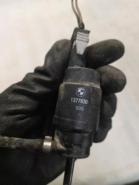 BMW Washer Pump 1377830 Used image 3
