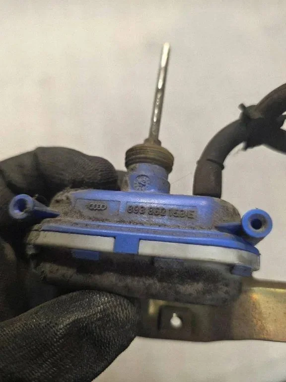 Pompa Vacuum Audi 80 893862153E Usata image 3