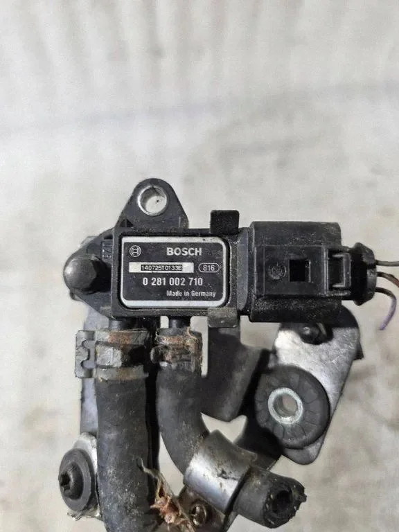 Sensor de Pressão VW GOLF VI 1.9 TDI 0281002710 image 4