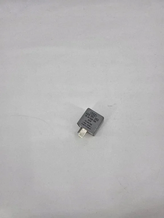 Relais Audi A6 (4B2, C5) 899309000