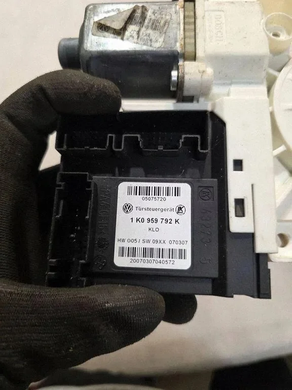 VW Fensterheber Motor 1K0959792K gebraucht image 3