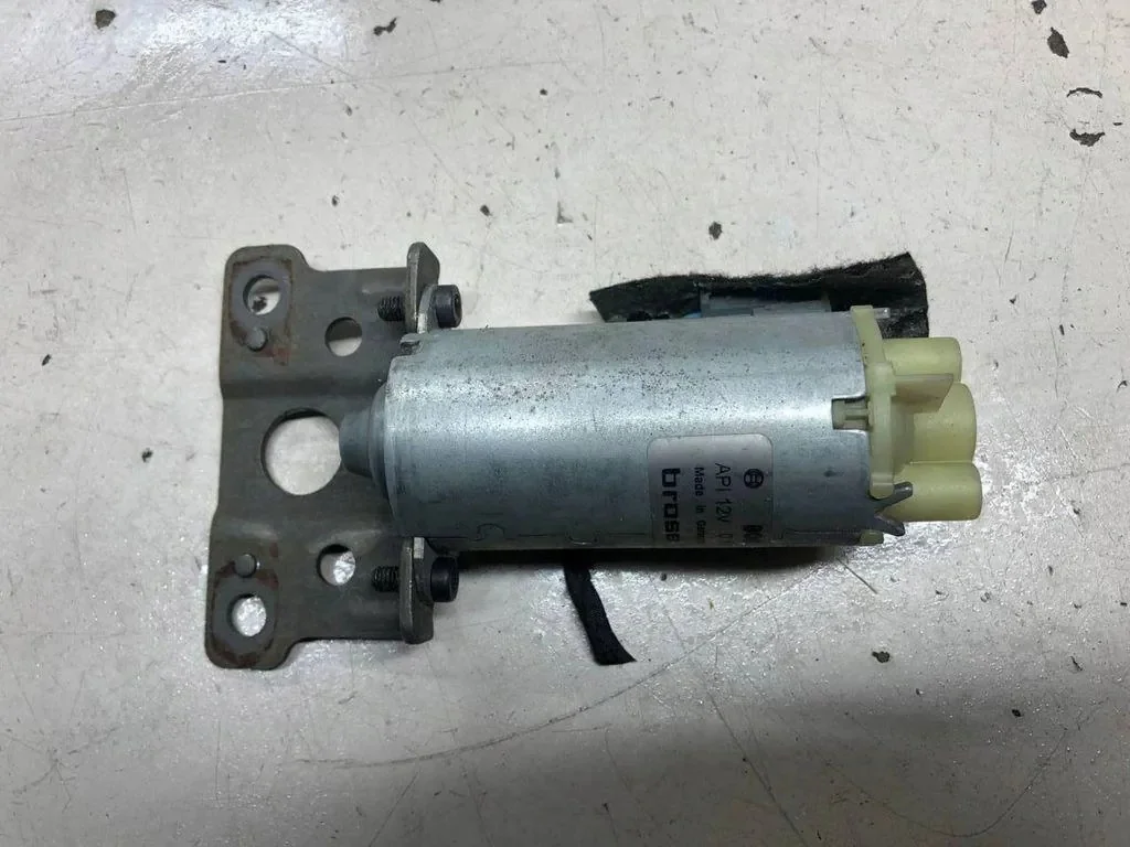 Moteur siège avant droit CITROËN C5 III 976782102