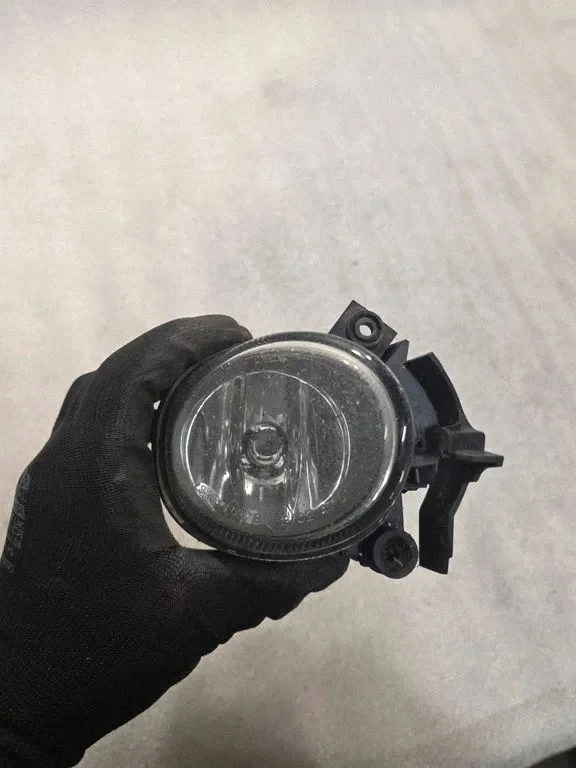 Audi A4 B7 etuosan oikea ajovalojen sumuvalo