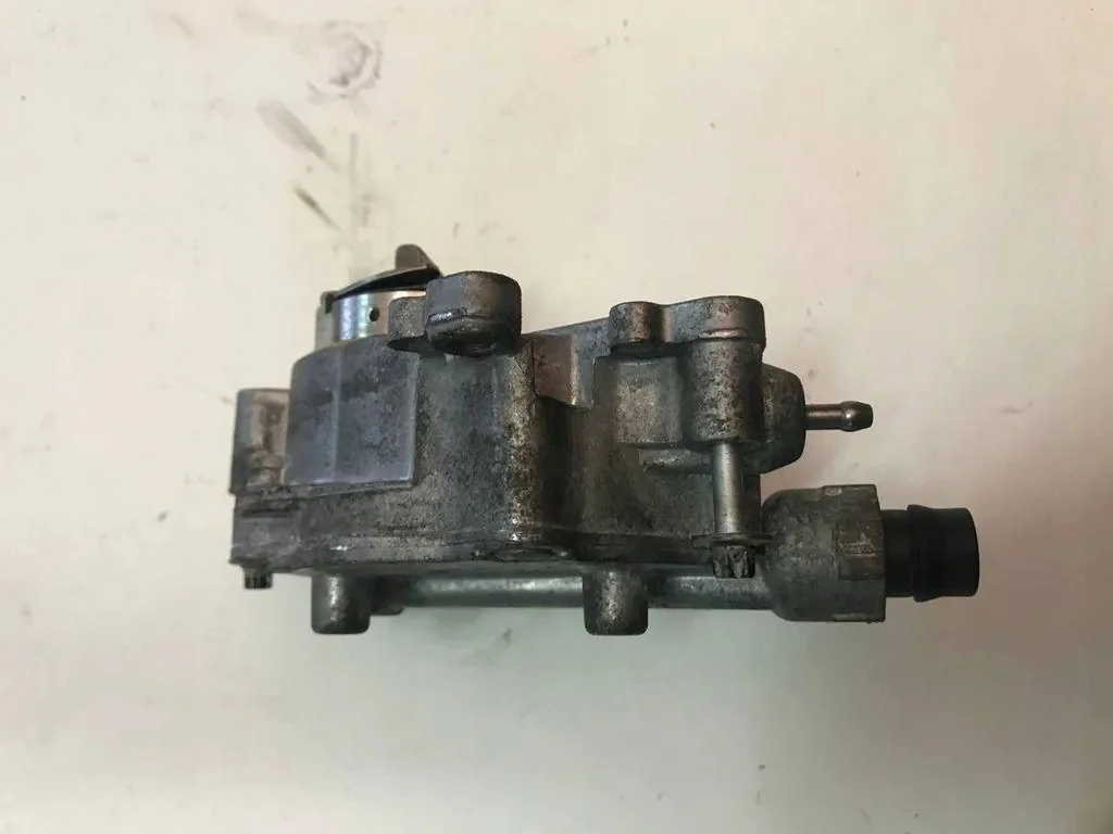 Bomba Vacum BMW E70 E71 F01 11668605976 image 3