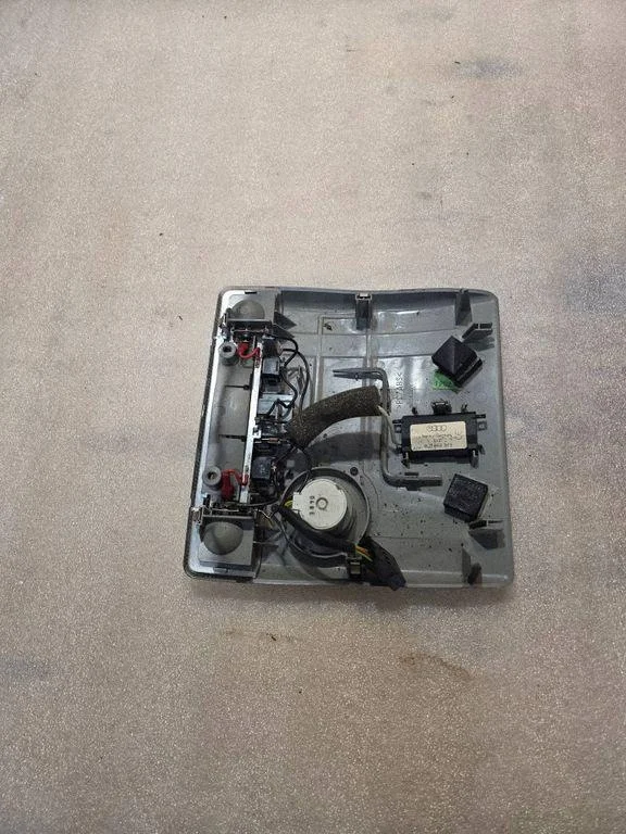 Audi A8 S8 D2 4D Lampje 8L0862373 image 3
