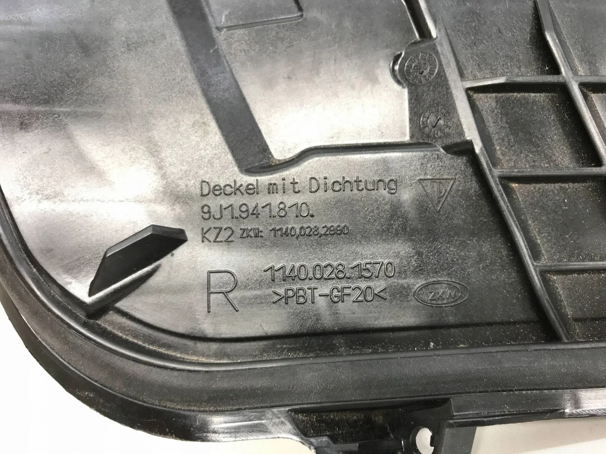 Porsche Taycan 9J1941810 Strålkastarlock Höger image 4
