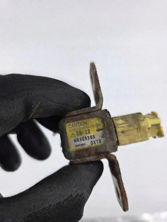 Sensor de impacto Mitsubishi Pajero III derecho image 3