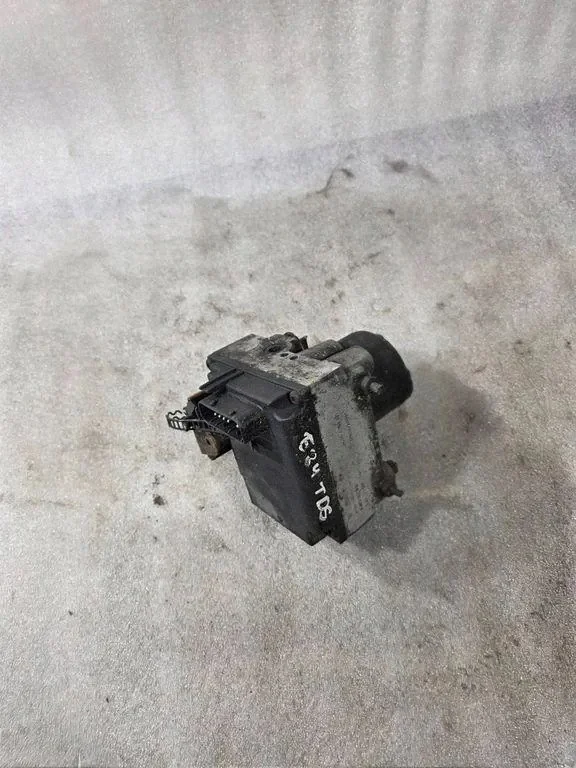 Pompa ABS BMW 7 (E38) 0265213010 Usata image 3