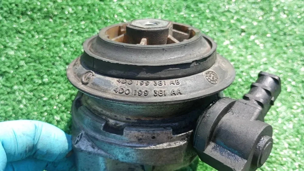 Audi A8 D2 Engine Mount Left Used image 3