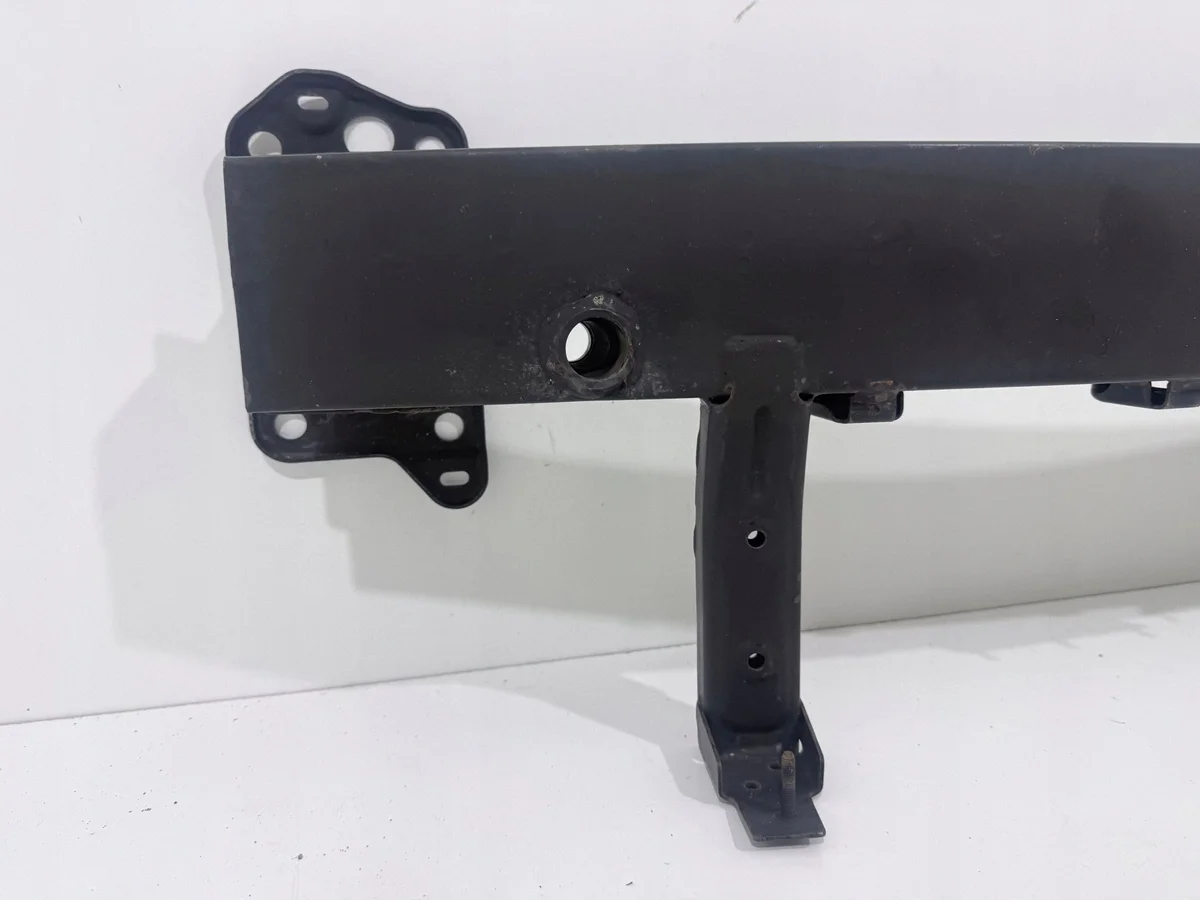 Hyundai Kona I LIFT etupuskurin vahvike 64900J9000