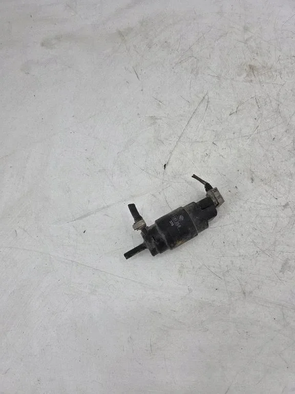 Washer Pump BMW E36 Used OEM 1391358 image 2