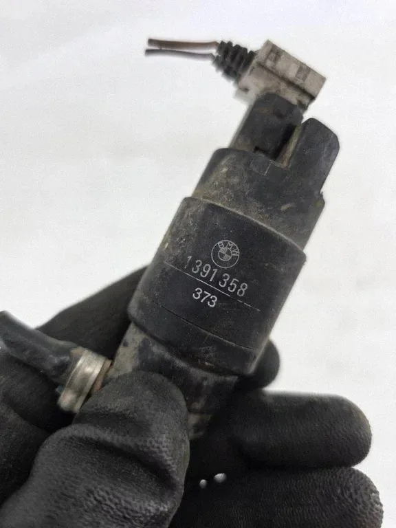 Washer Pump BMW E36 Used OEM 1391358 image 3