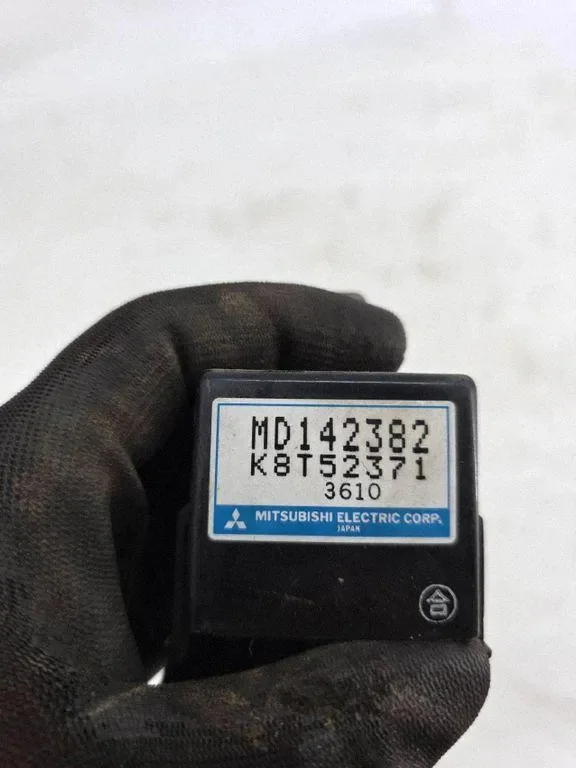 Relais Mitsubishi Pajero III K8T52371 image 3