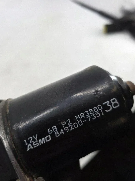 Mitsubishi Pajero 3 Motor Torkarblad Fram 8492007351 image 5