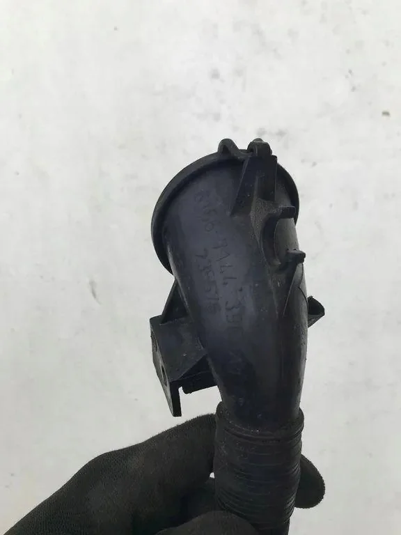 BMW E60 E63 Washer Fluid Tank Hose 7144396